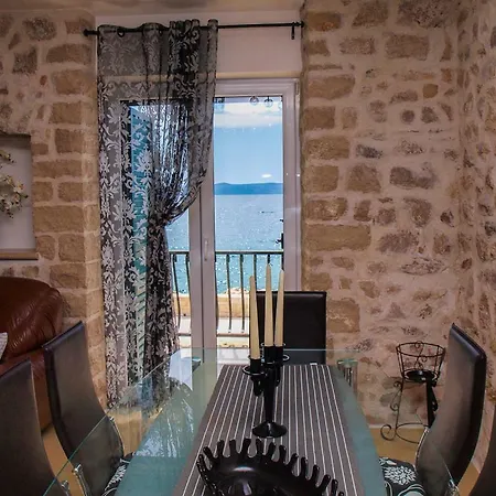 Sea View Apartment *