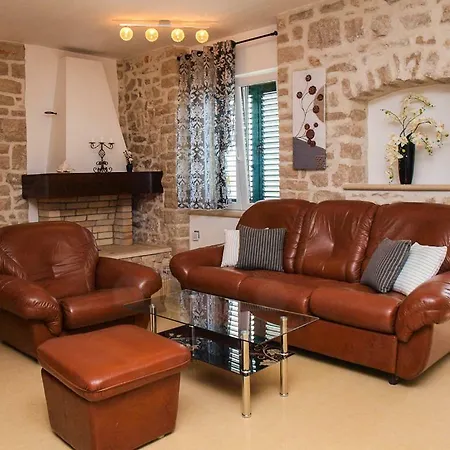 Sea View Apartment Bol