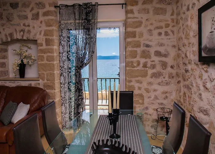 Sea View شقة *